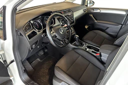 Valkoinen Volkswagen TOURAN 2022 kuva 6.