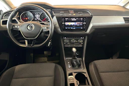Valkoinen Volkswagen TOURAN 2022 kuva 7.