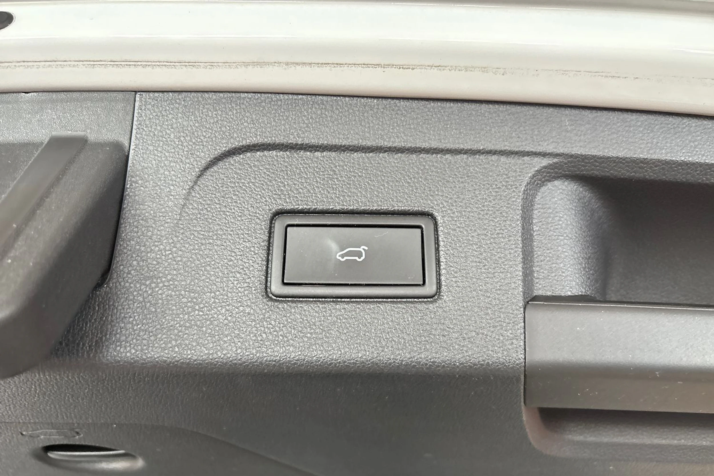 Valkoinen Volkswagen TOURAN 2022 kuva 12.