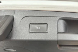 Valkoinen Volkswagen TOURAN 2022 kuva 12.