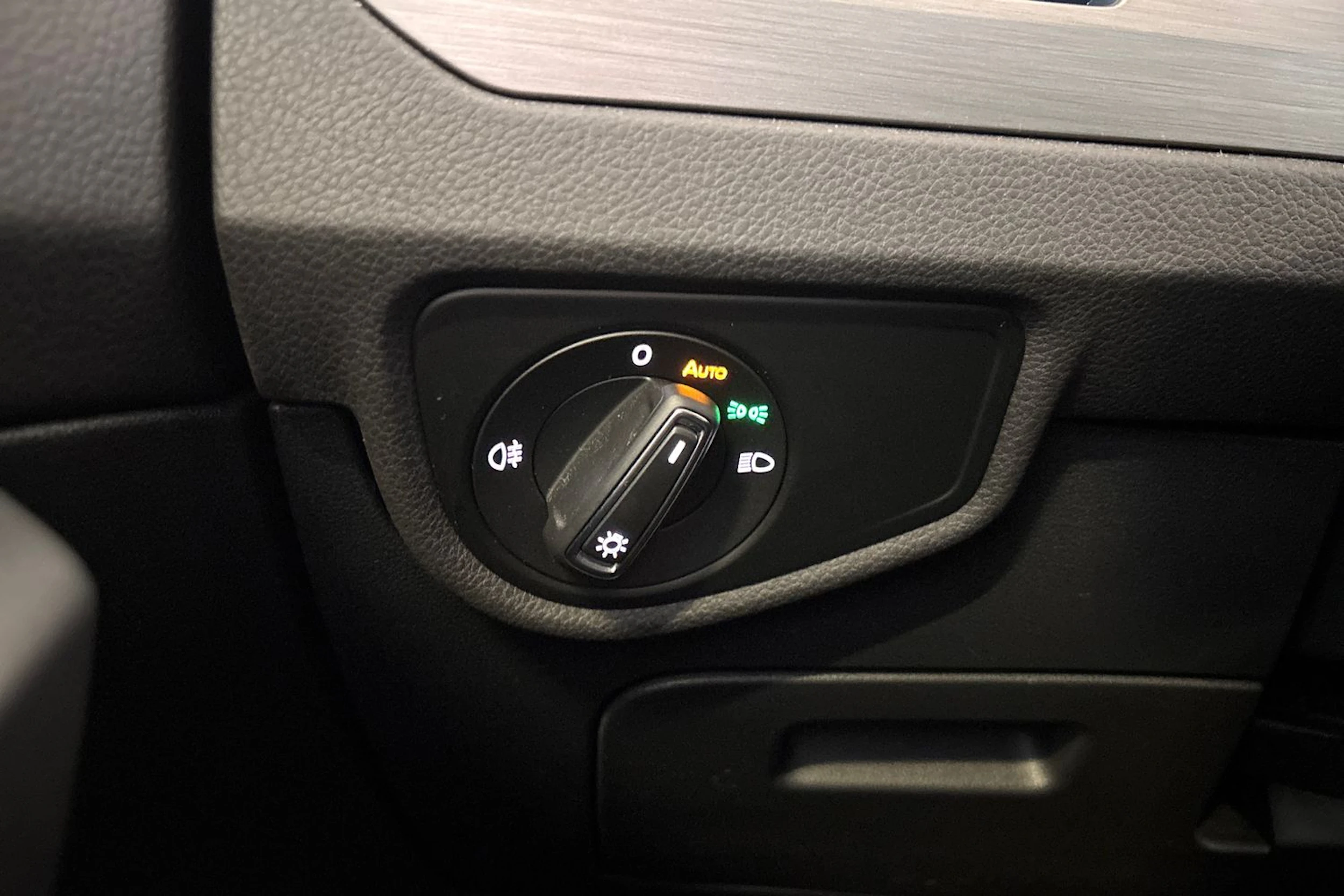 Valkoinen Volkswagen TOURAN 2022 kuva 14.