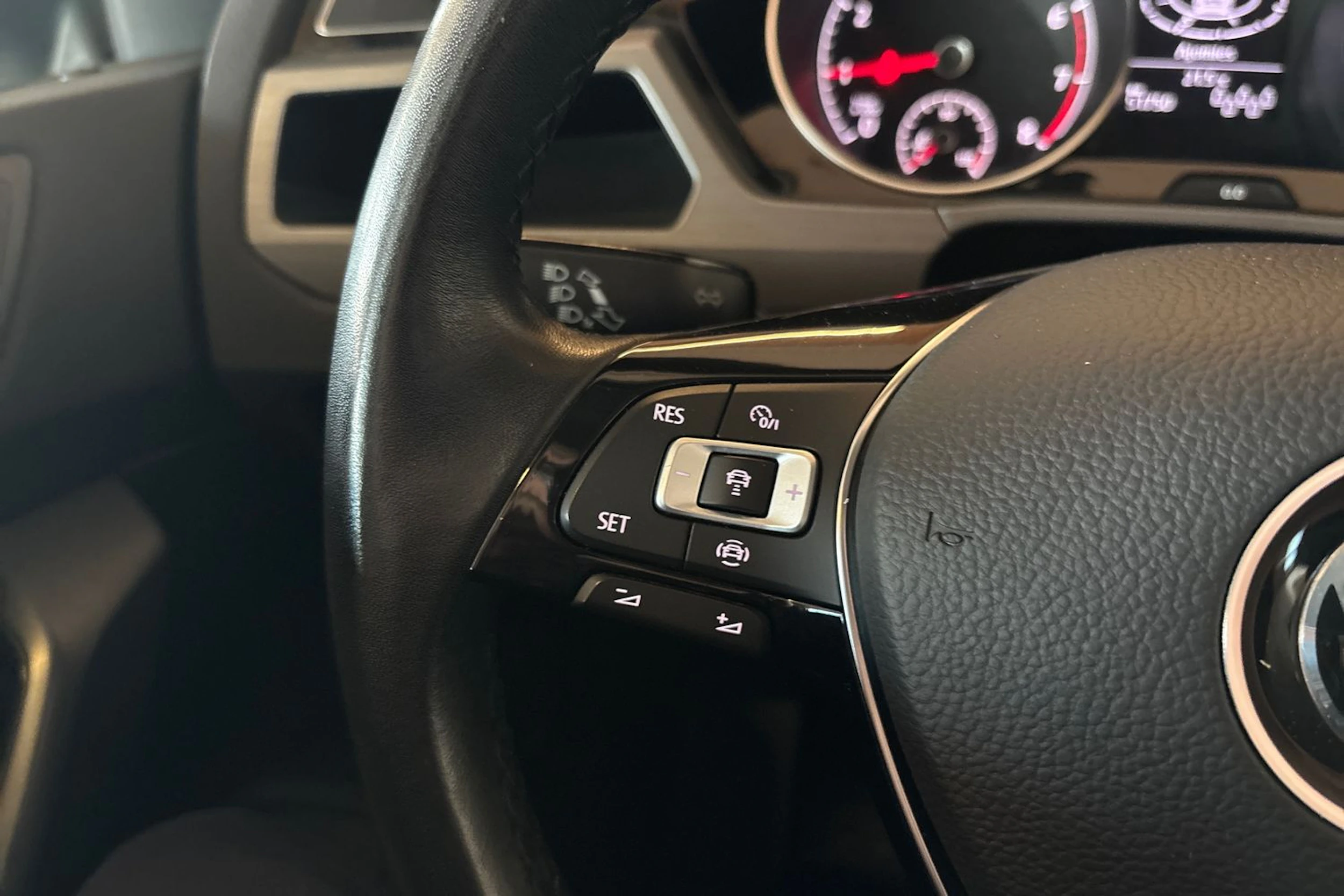Valkoinen Volkswagen TOURAN 2022 kuva 16.