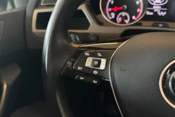 Valkoinen Volkswagen TOURAN 2022 kuva 16.