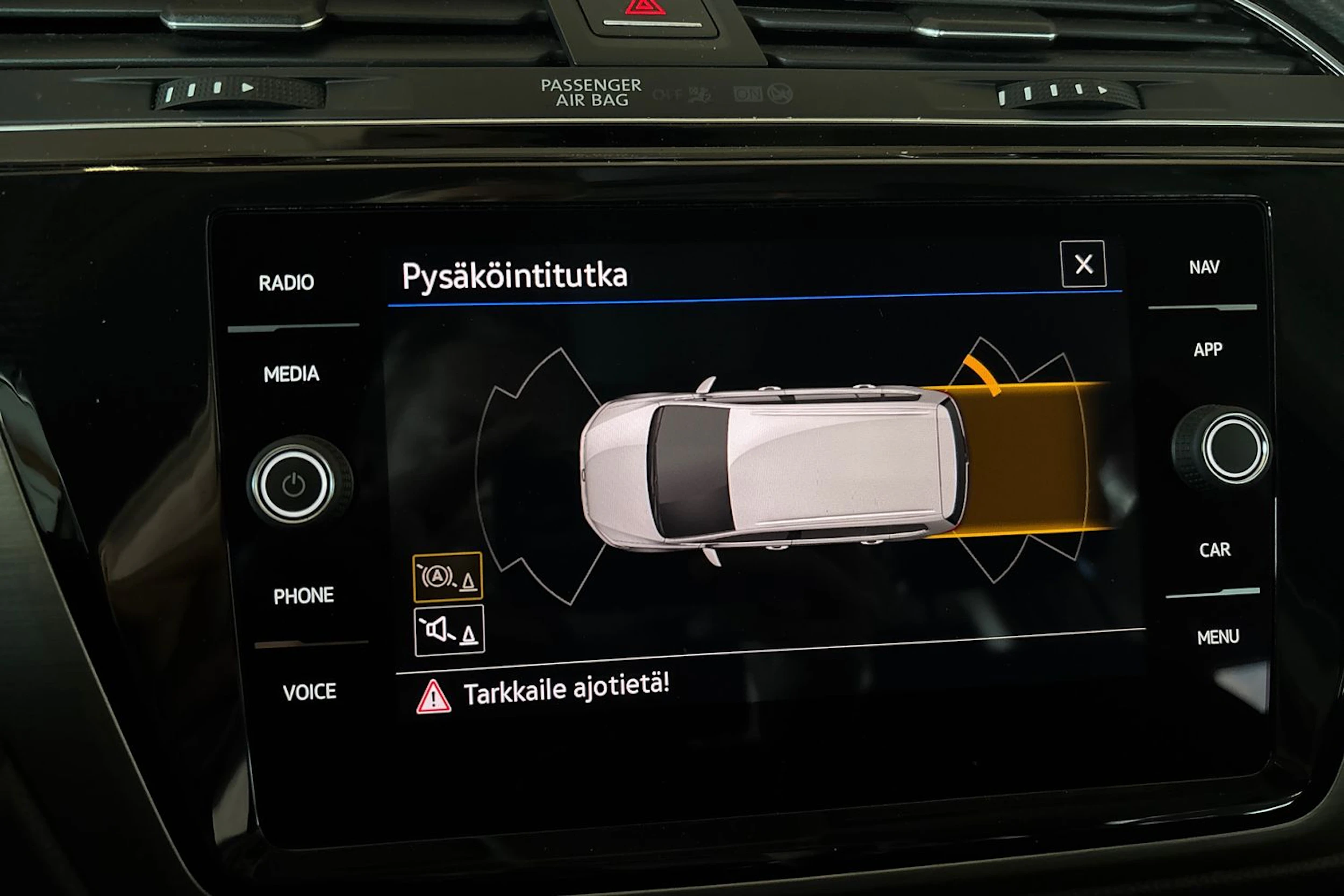 Valkoinen Volkswagen TOURAN 2022 kuva 18.
