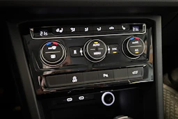 Valkoinen Volkswagen TOURAN 2022 kuva 21.
