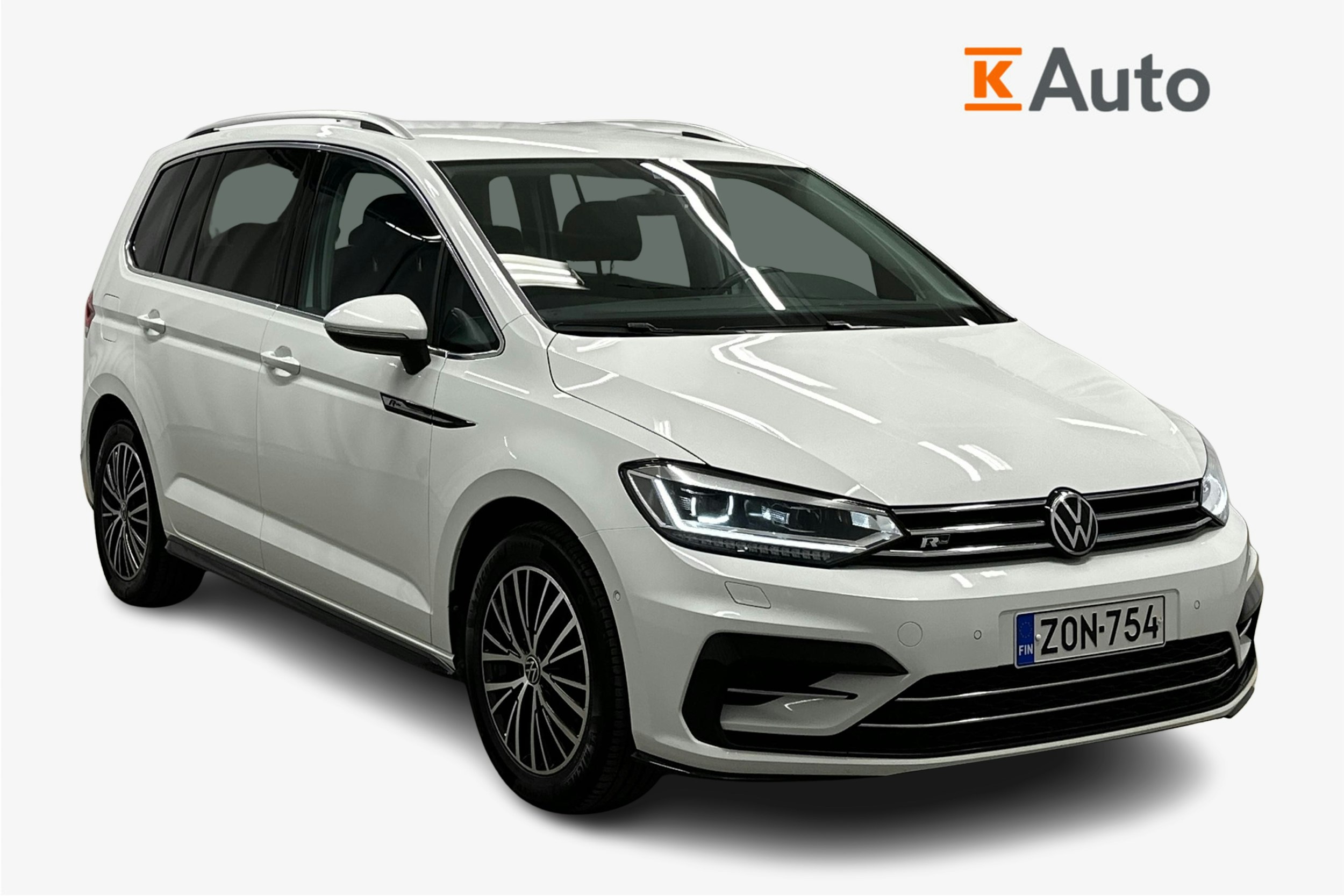 valkoinen Volkswagen Touran 2022 kuva 1.