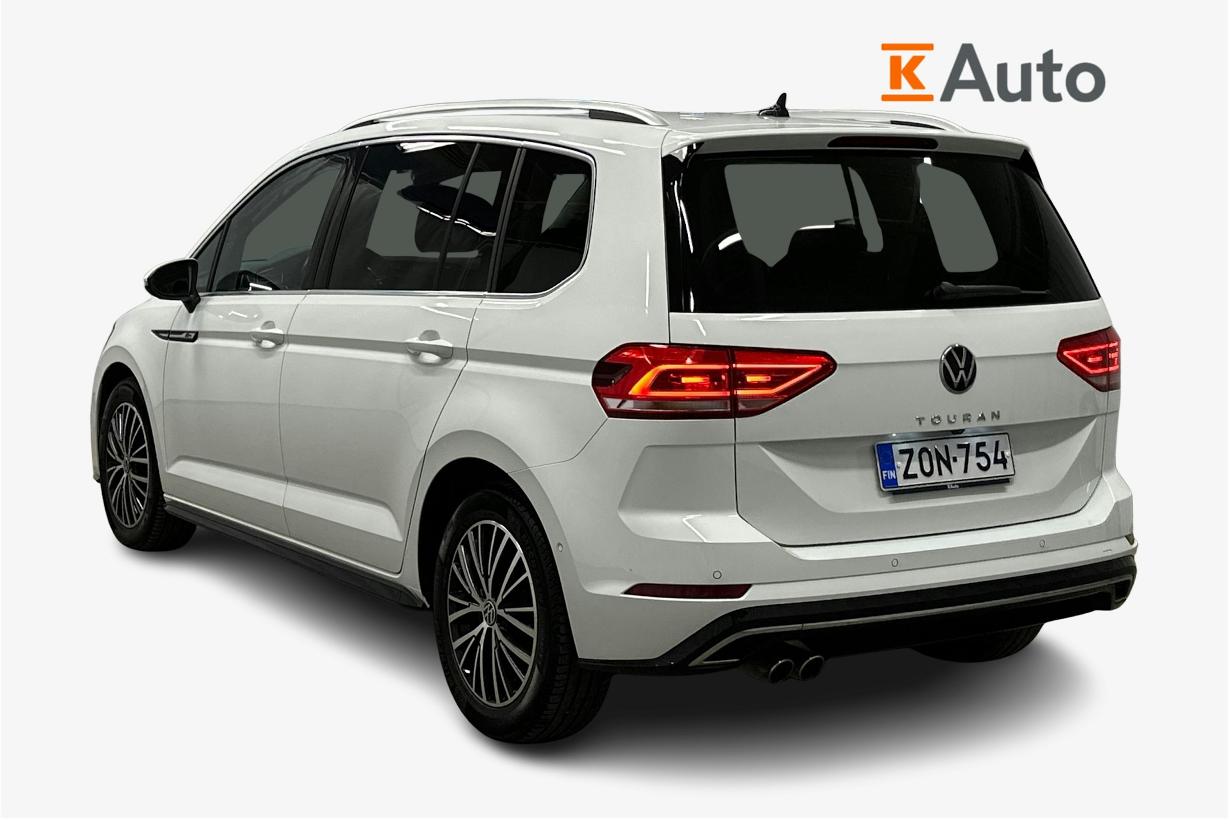 valkoinen Volkswagen Touran 2022 kuva 2.