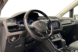 valkoinen Volkswagen Touran 2022 kuva 7.