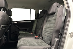 valkoinen Volkswagen Touran 2022 kuva 10.