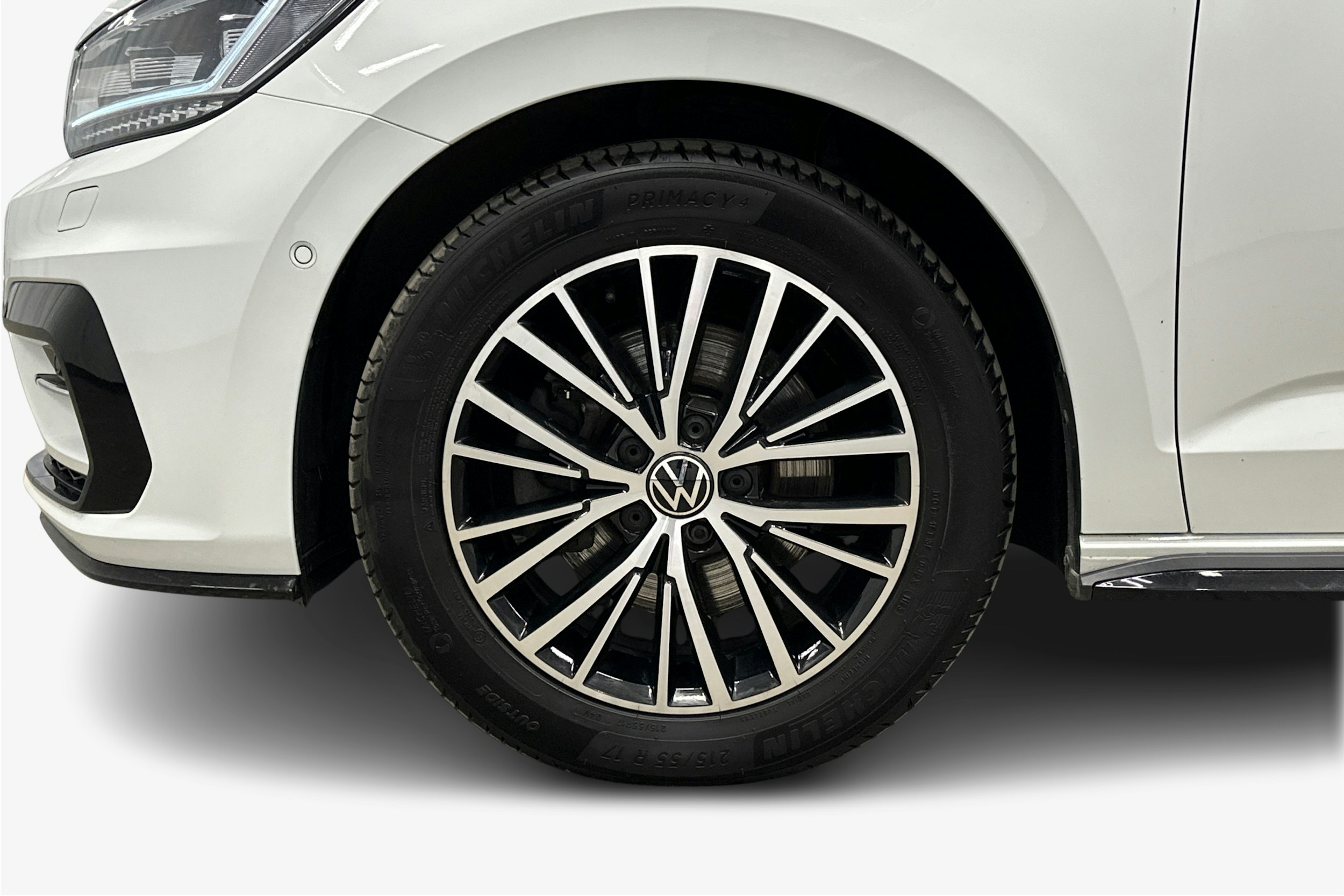 valkoinen Volkswagen Touran 2022 kuva 11.