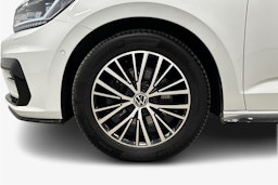 valkoinen Volkswagen Touran 2022 kuva 11.