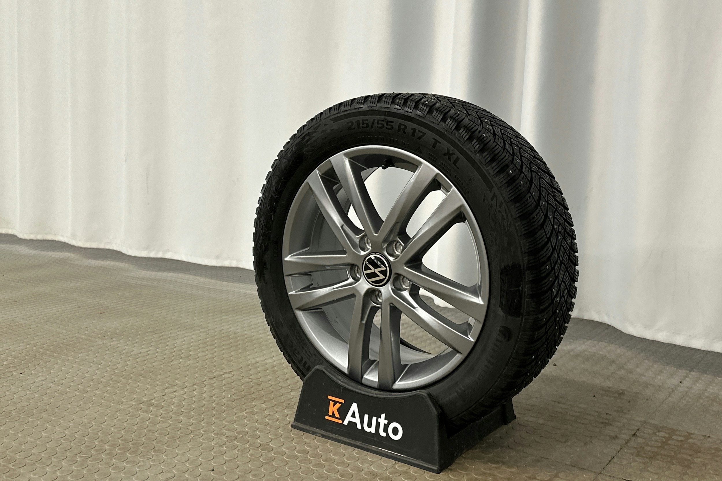 valkoinen Volkswagen Touran 2022 kuva 13.