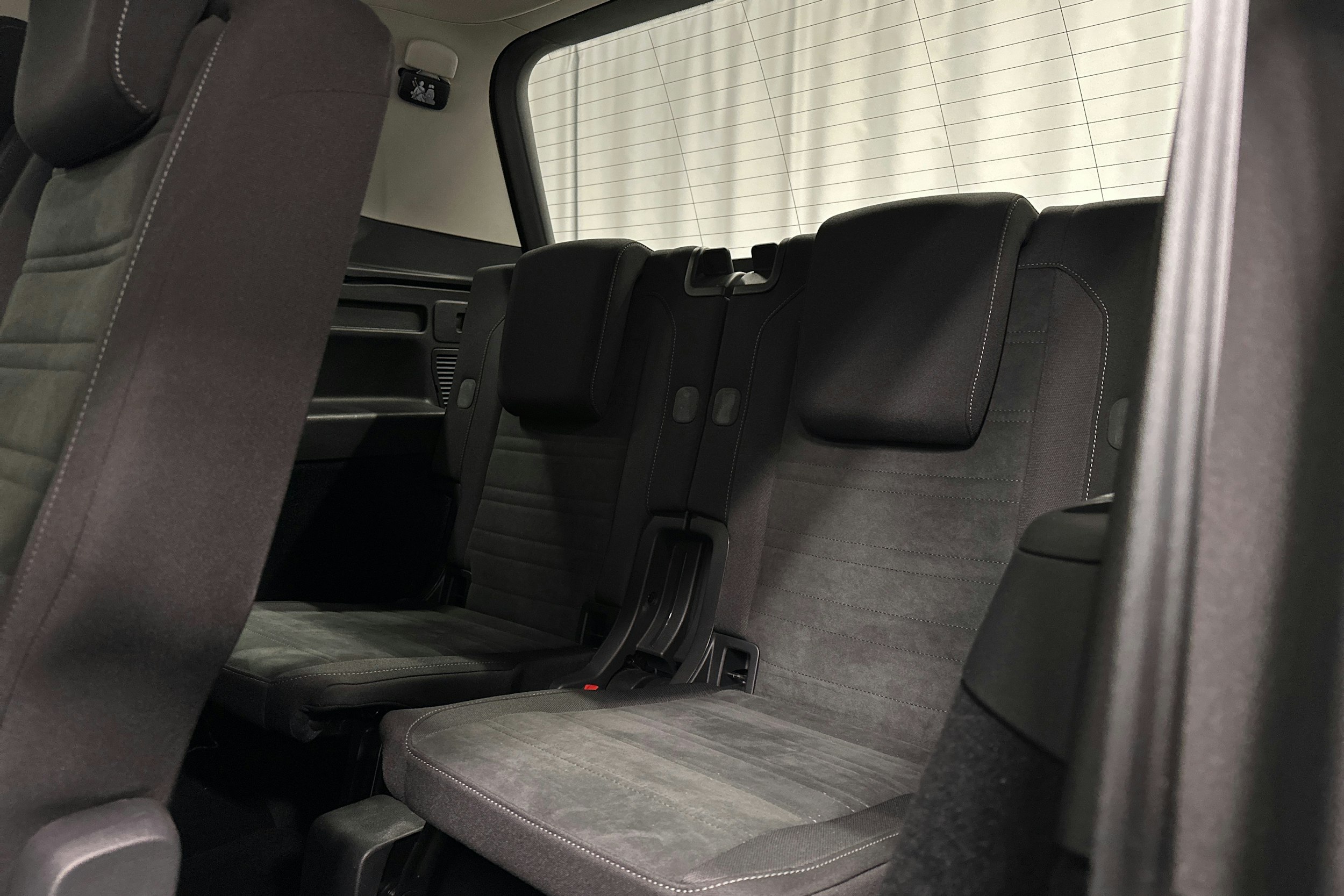 valkoinen Volkswagen Touran 2022 kuva 14.
