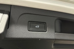 valkoinen Volkswagen Touran 2022 kuva 16.