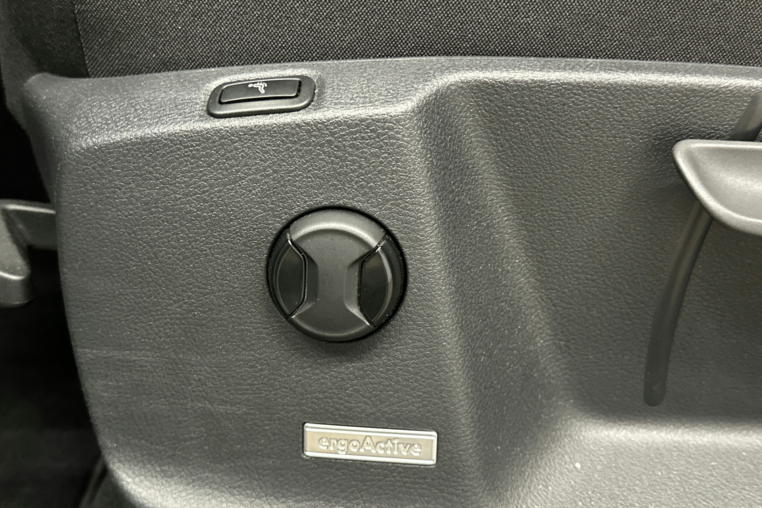 valkoinen Volkswagen Touran 2022 kuva 18.