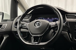 valkoinen Volkswagen Touran 2022 kuva 19.
