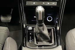 valkoinen Volkswagen Touran 2022 kuva 20.