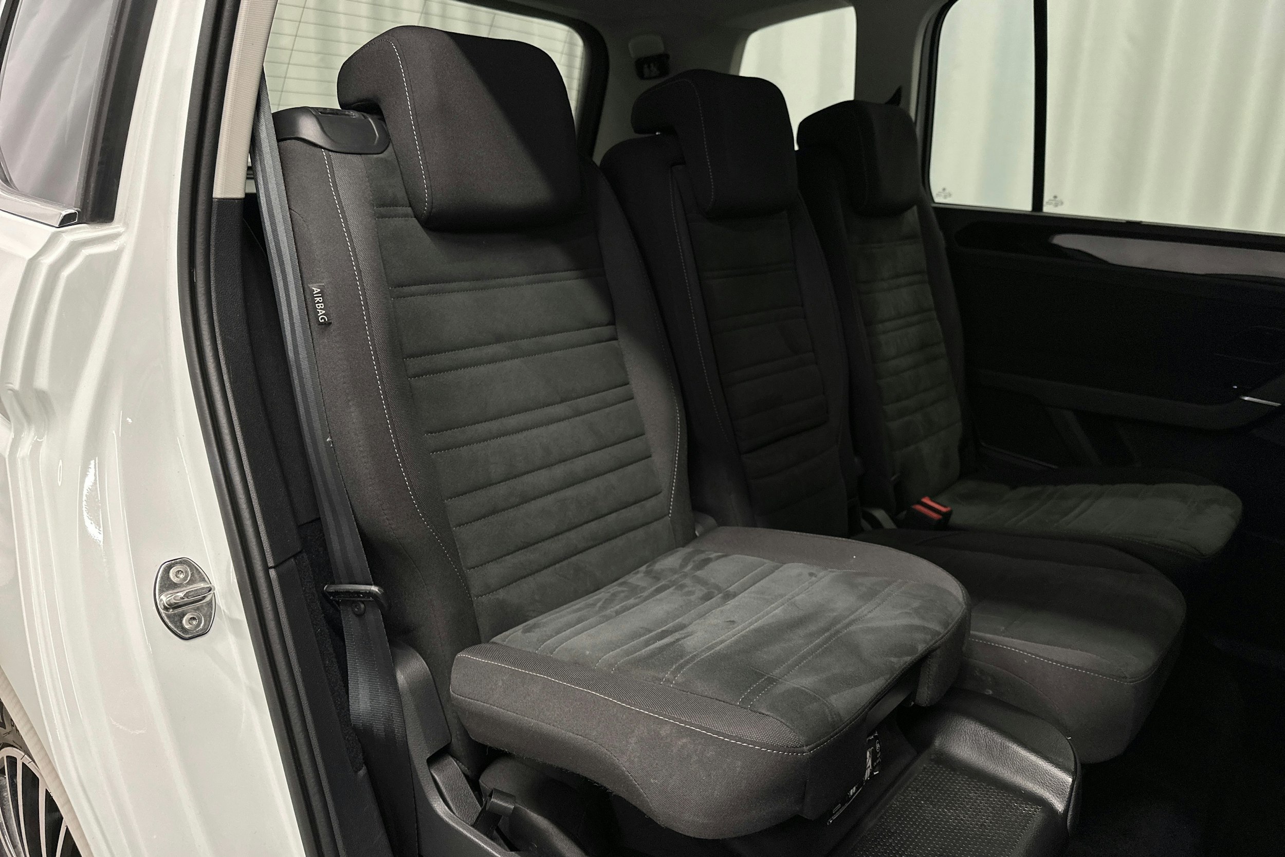valkoinen Volkswagen Touran 2022 kuva 22.