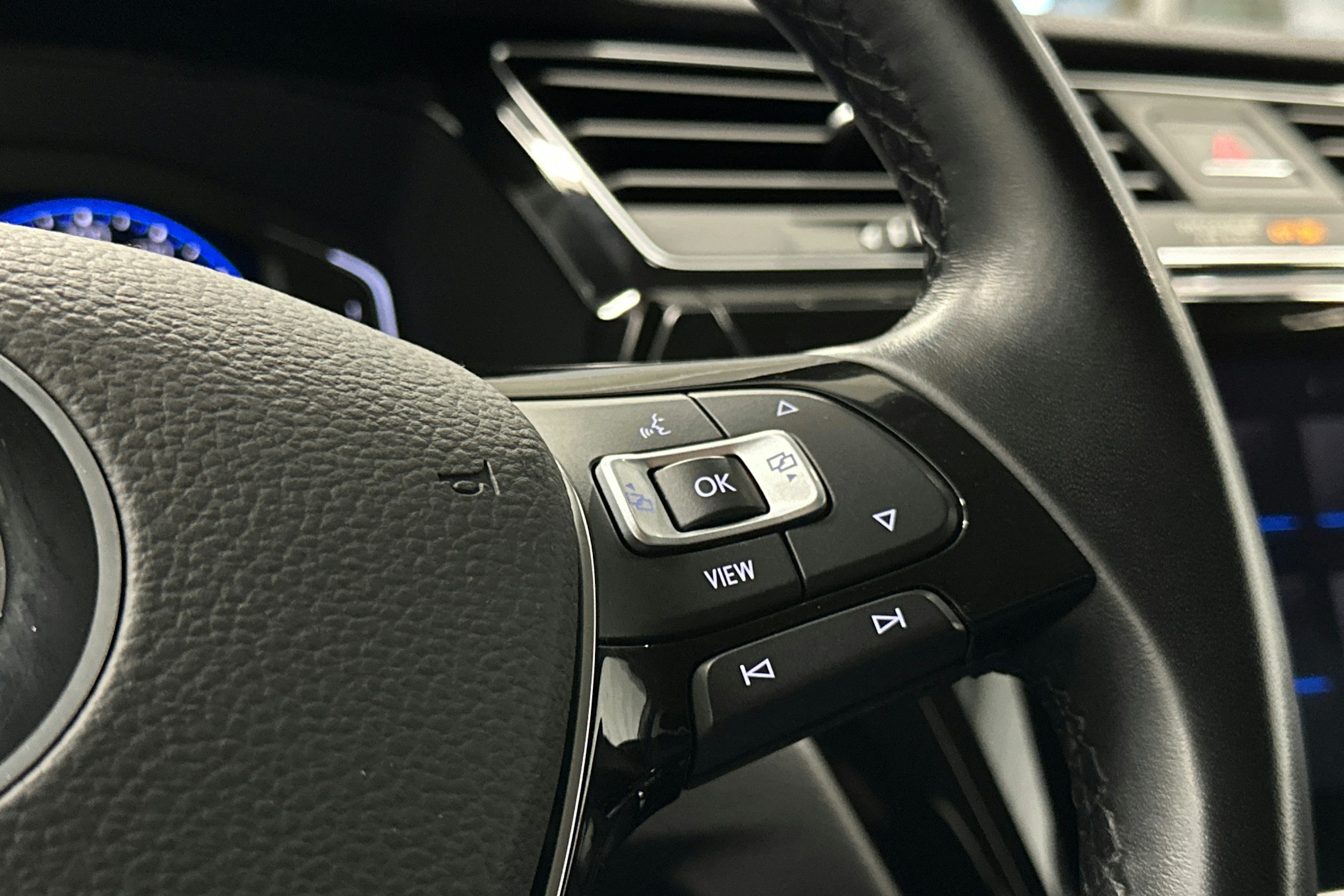 valkoinen Volkswagen Touran 2022 kuva 25.