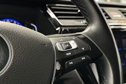 valkoinen Volkswagen Touran 2022 kuva 25.