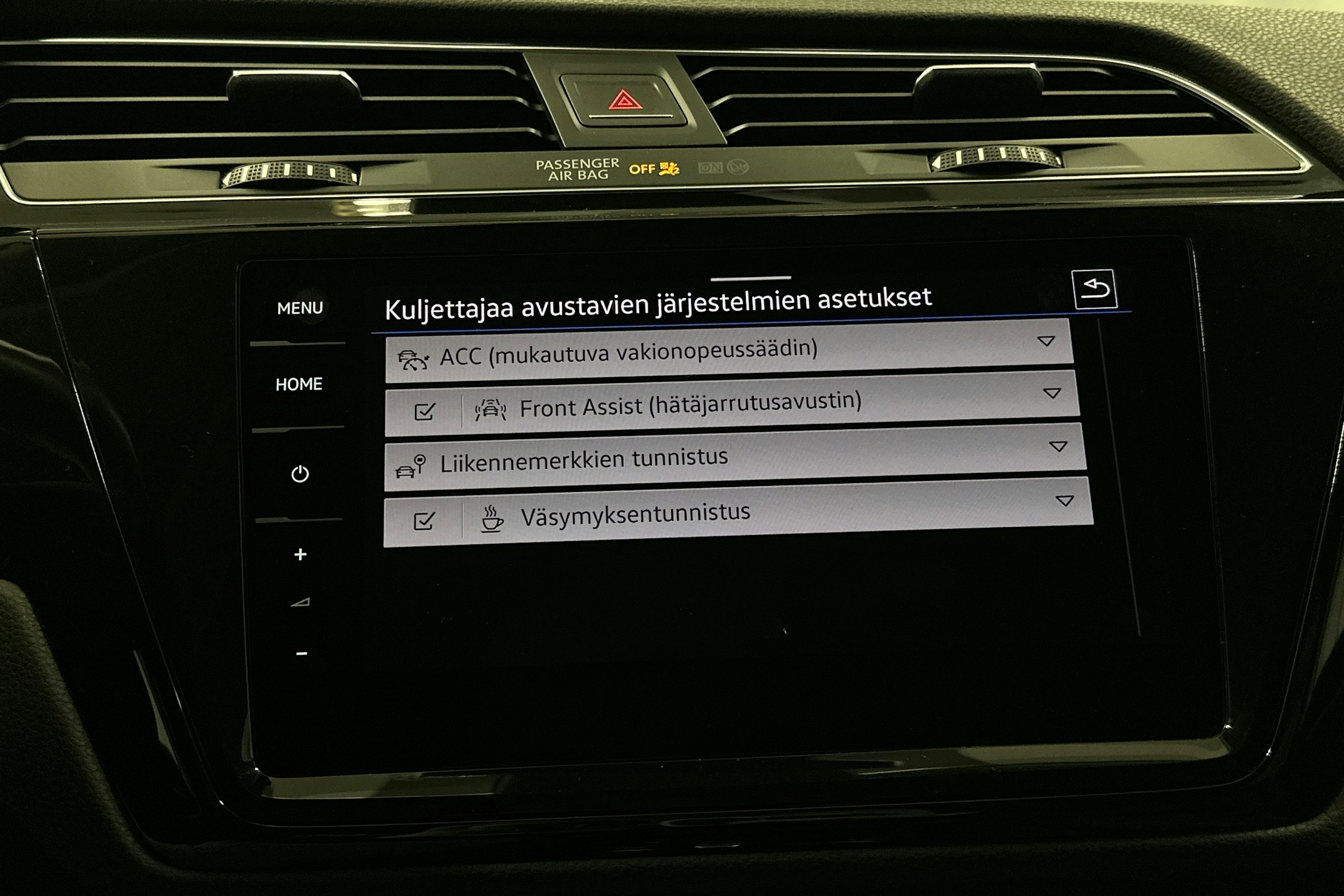valkoinen Volkswagen Touran 2022 kuva 29.