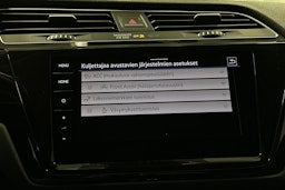 valkoinen Volkswagen Touran 2022 kuva 29.