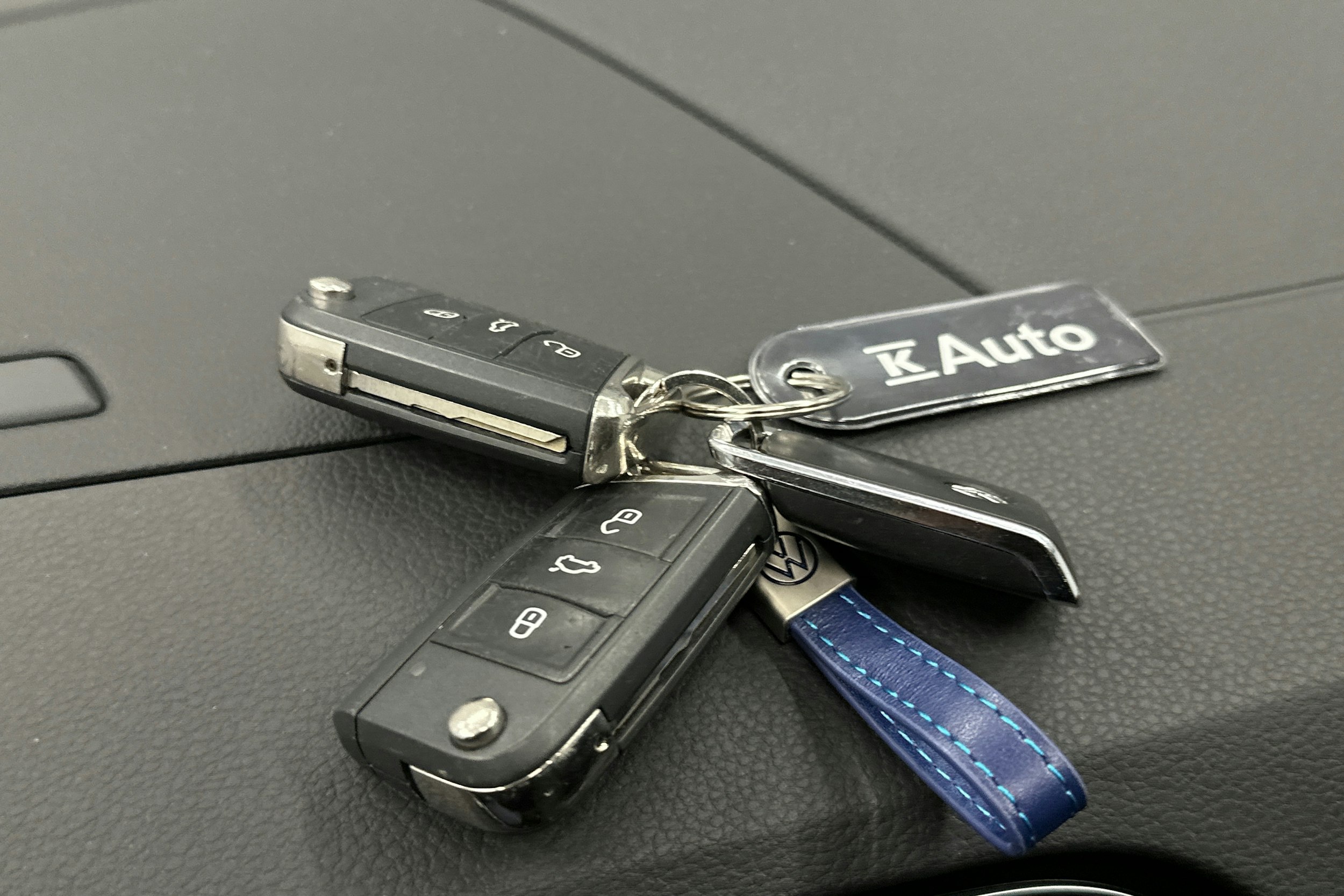 valkoinen Volkswagen Touran 2022 kuva 32.