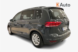 harmaa Volkswagen Touran 2023 kuva 2.