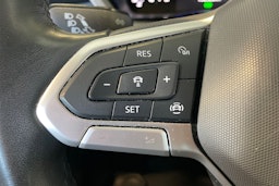 harmaa Volkswagen Touran 2023 kuva 11.