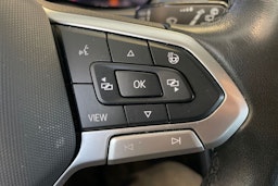 harmaa Volkswagen Touran 2023 kuva 12.