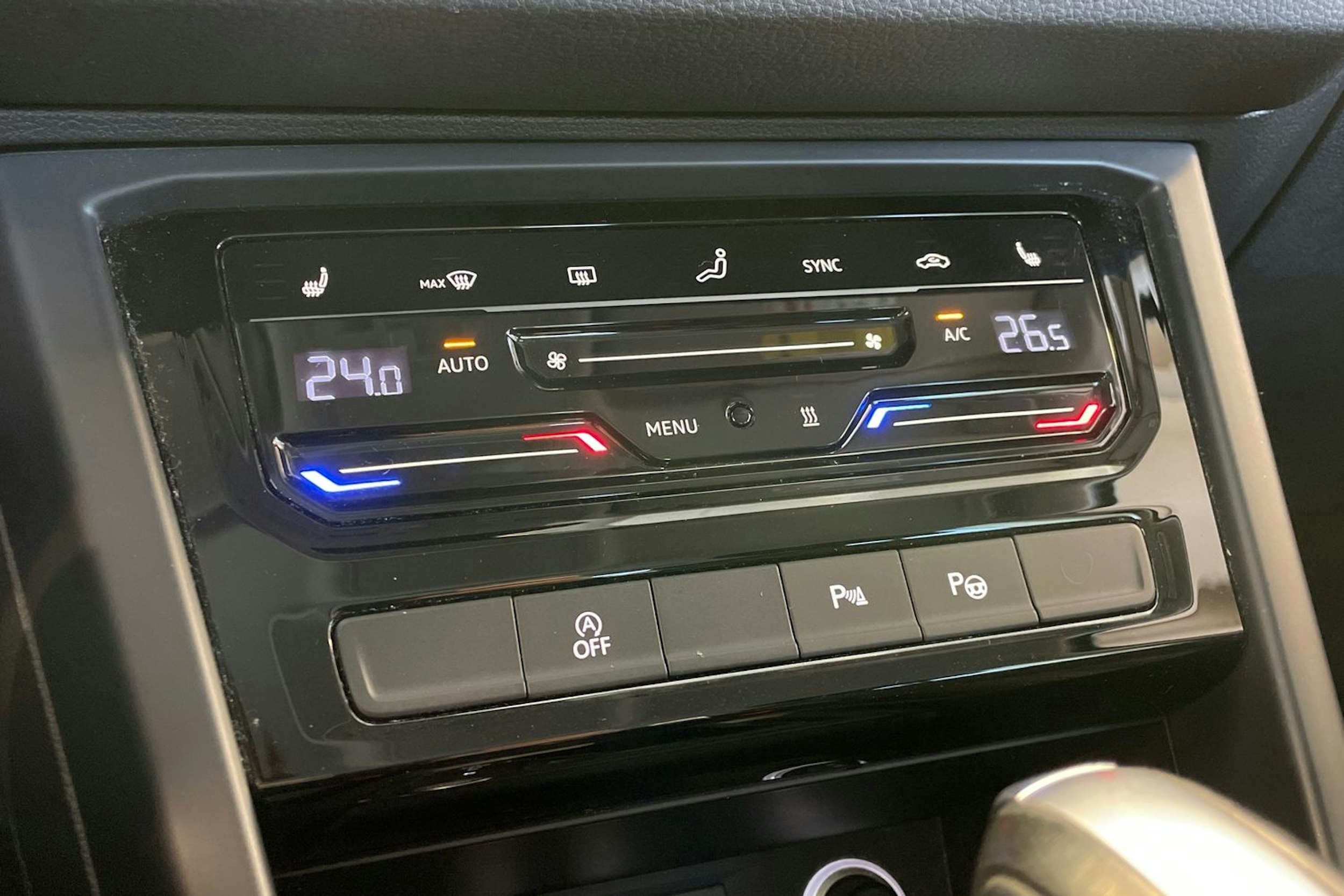 harmaa Volkswagen Touran 2023 kuva 13.