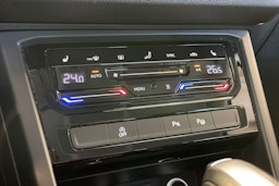 harmaa Volkswagen Touran 2023 kuva 13.