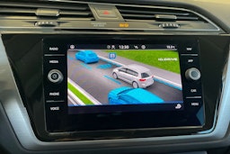 harmaa Volkswagen Touran 2023 kuva 14.