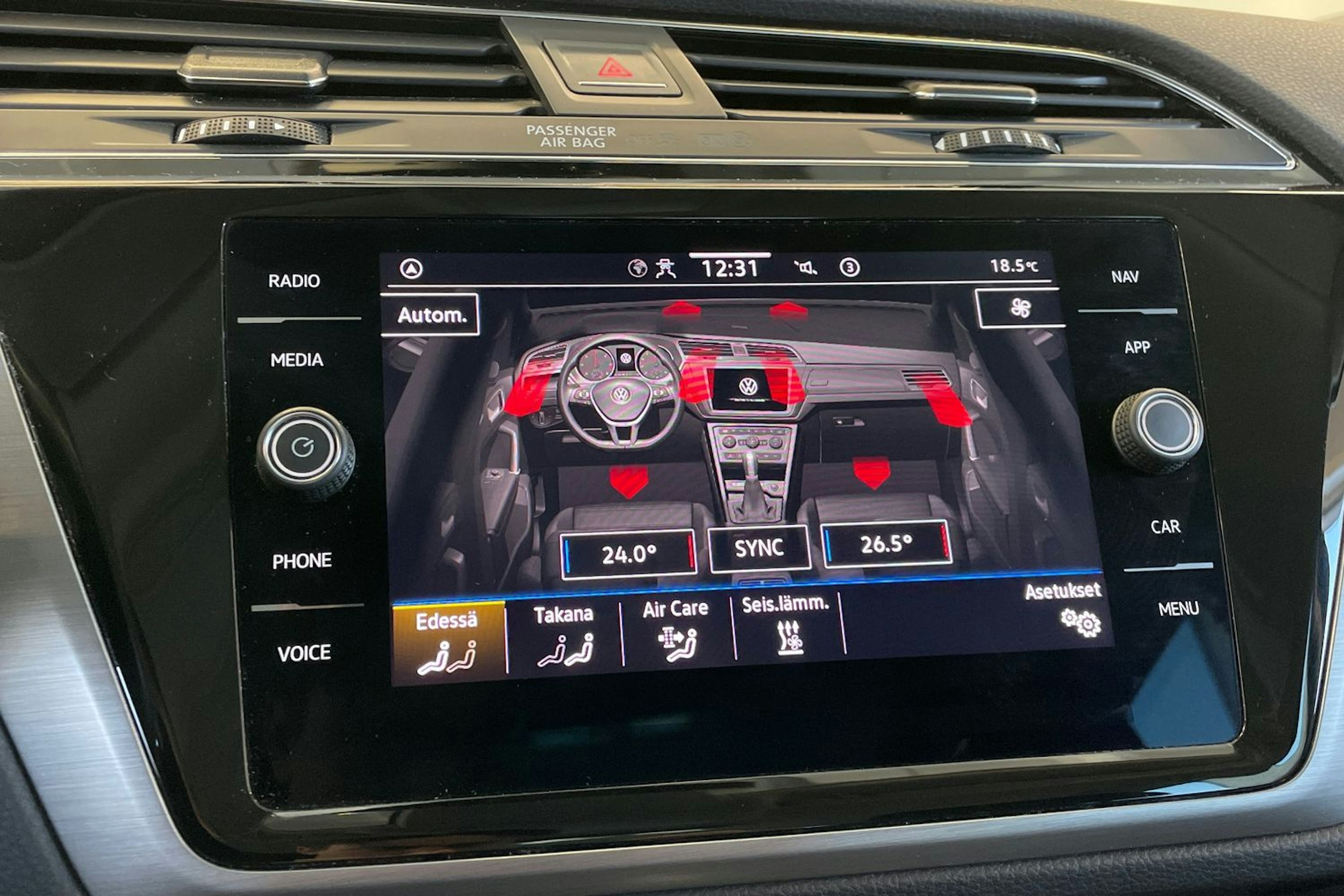 harmaa Volkswagen Touran 2023 kuva 17.