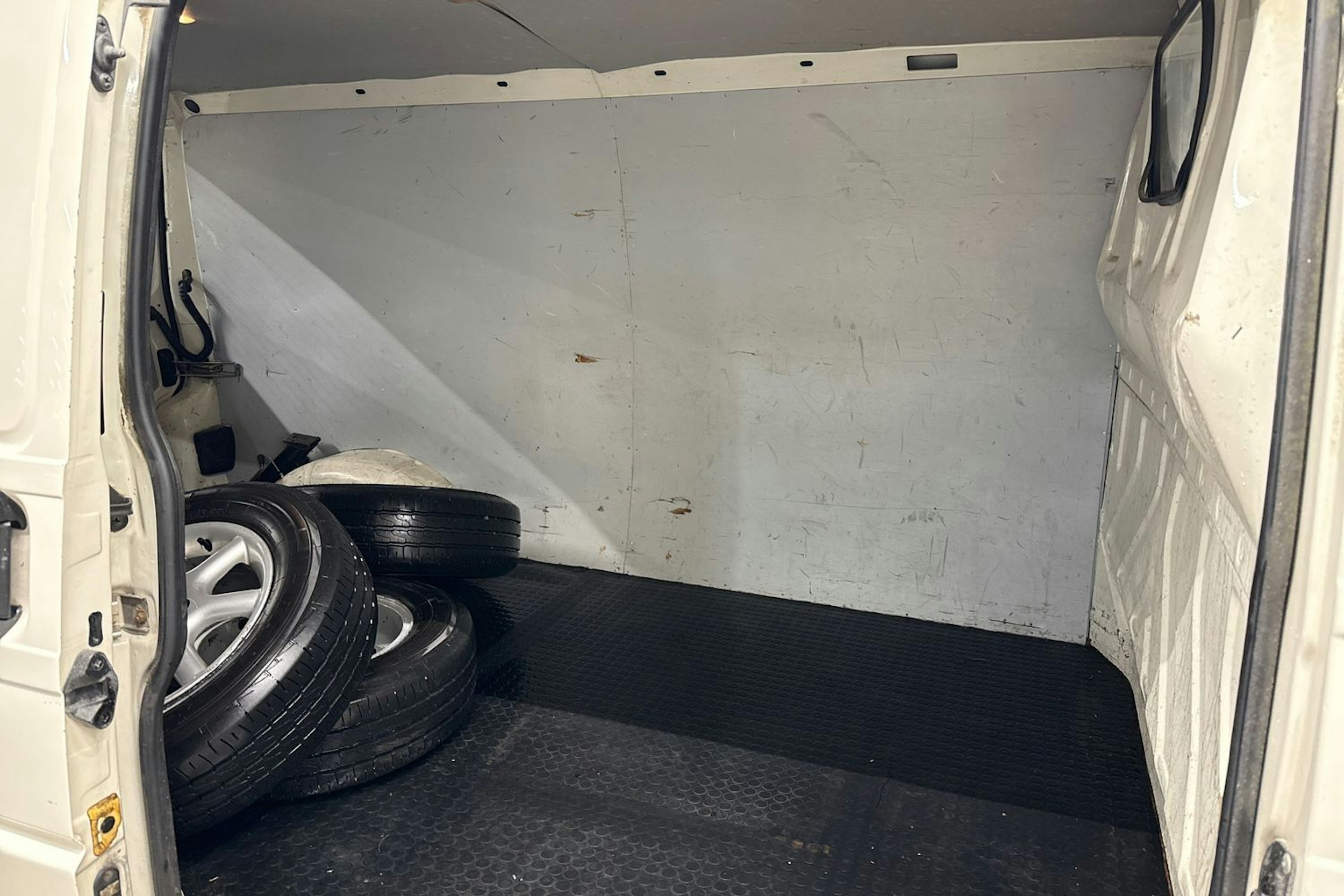 valkoinen Volkswagen Transporter 1998 kuva 13.