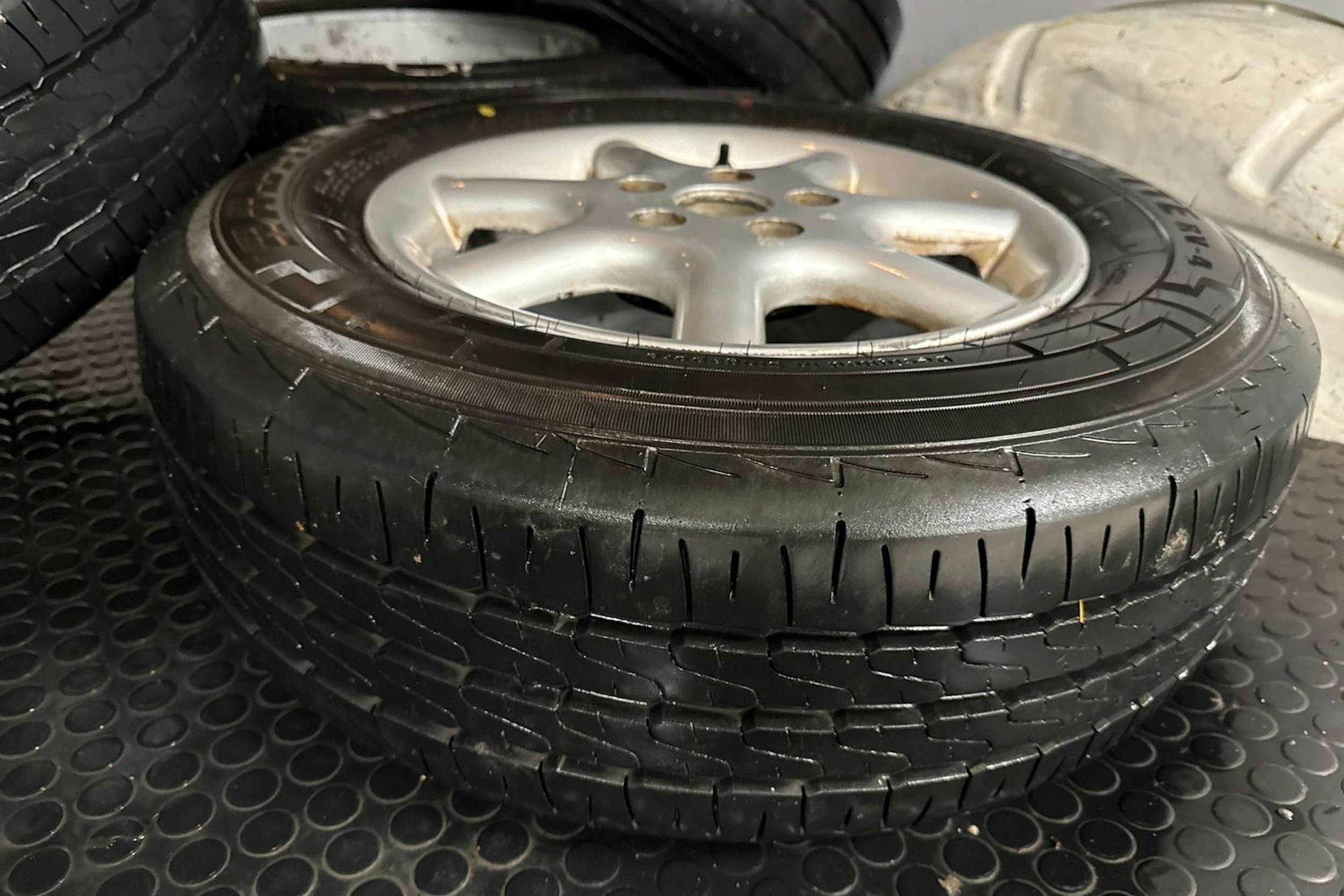 valkoinen Volkswagen Transporter 1998 kuva 16.