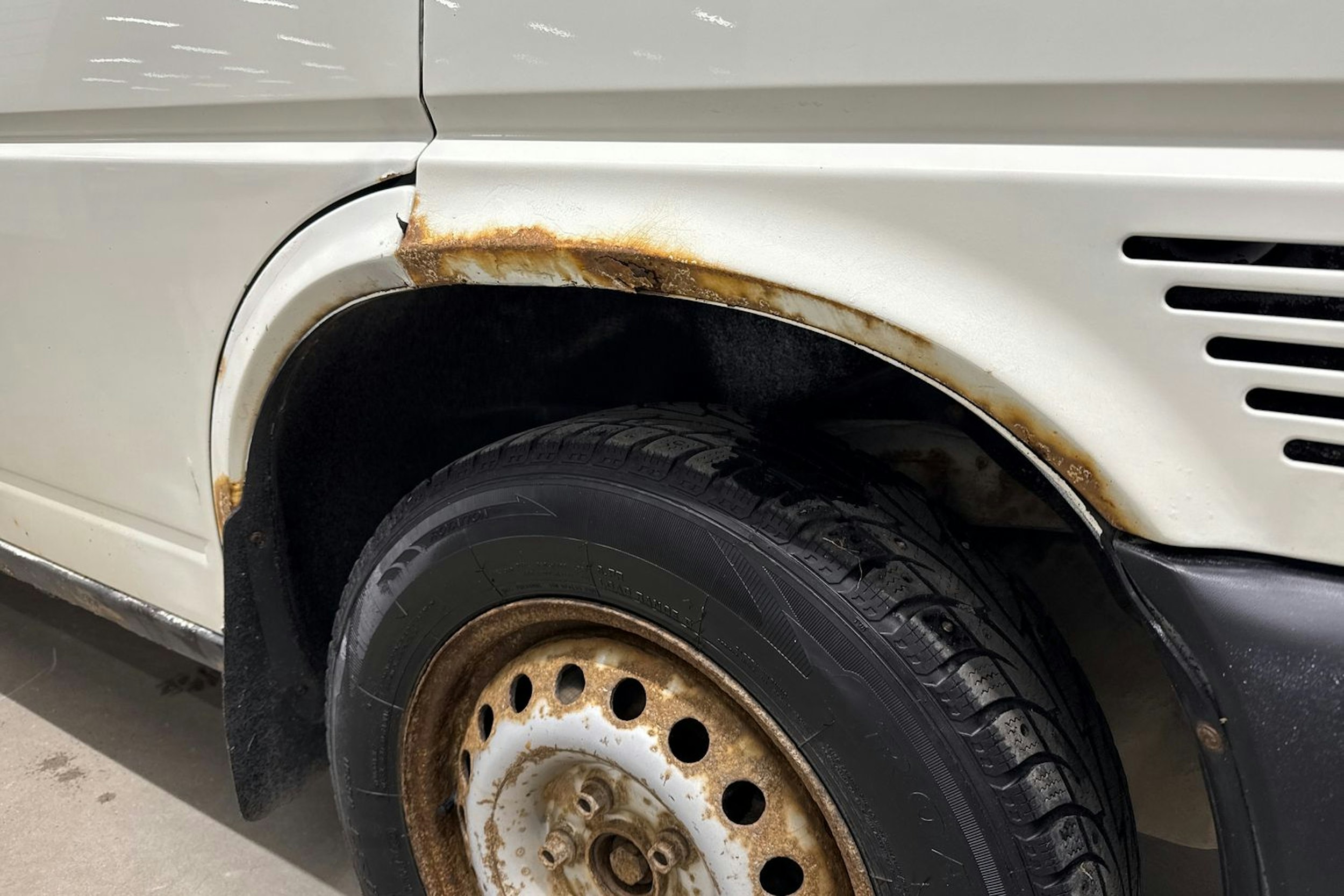 valkoinen Volkswagen Transporter 1998 kuva 21.