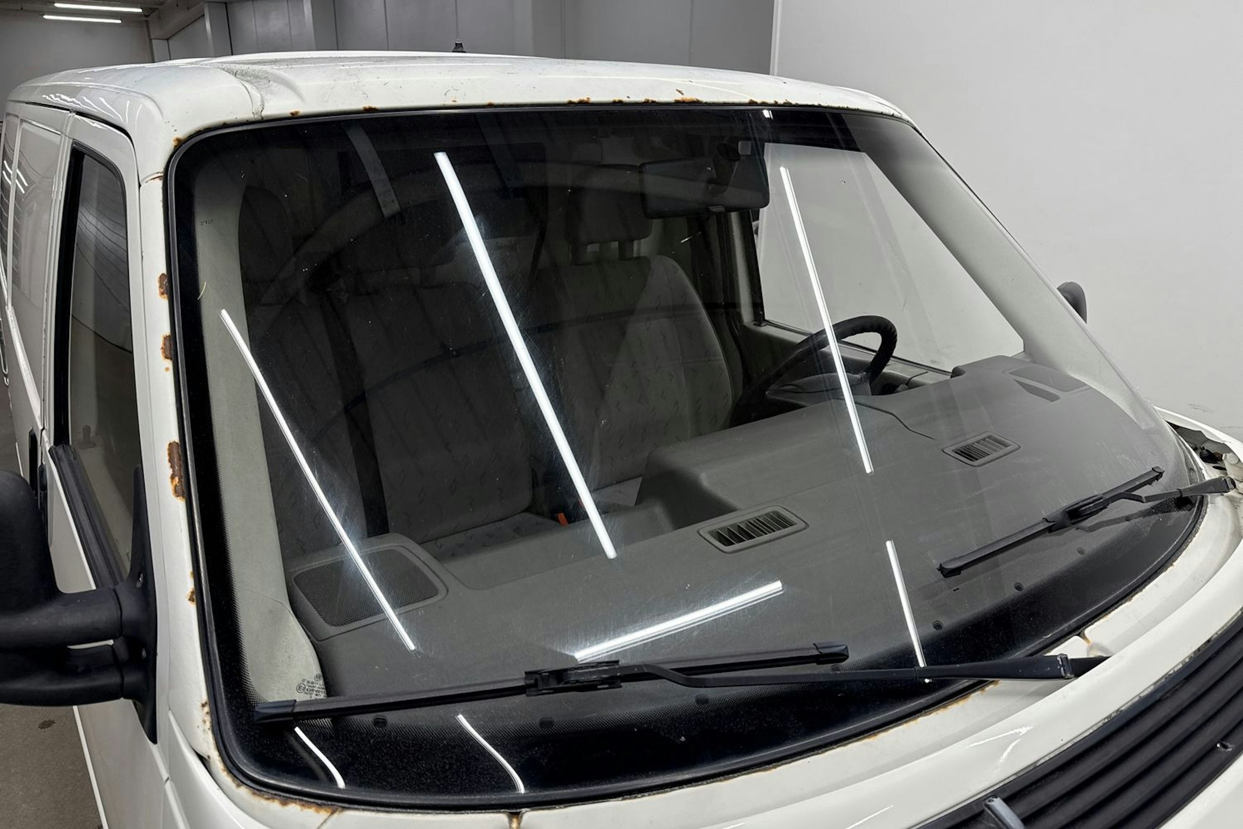 valkoinen Volkswagen Transporter 1998 kuva 23.