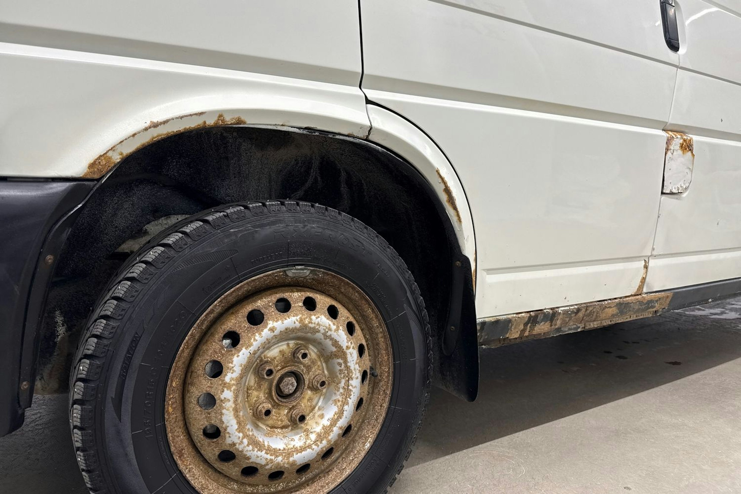 valkoinen Volkswagen Transporter 1998 kuva 25.