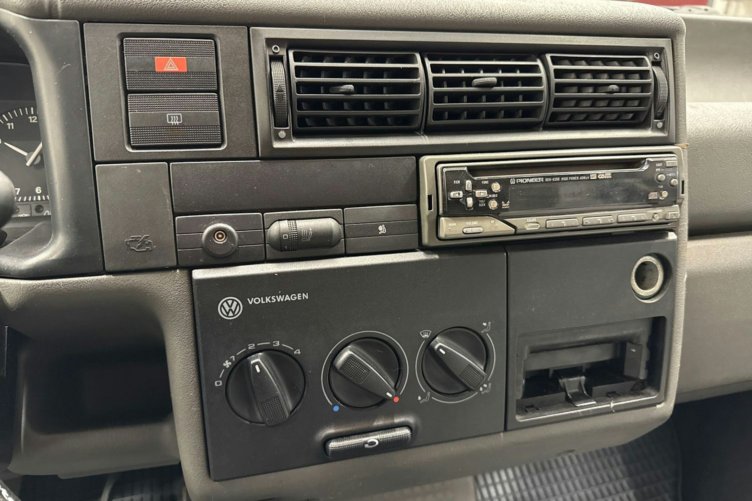 valkoinen Volkswagen Transporter 1998 kuva 29.