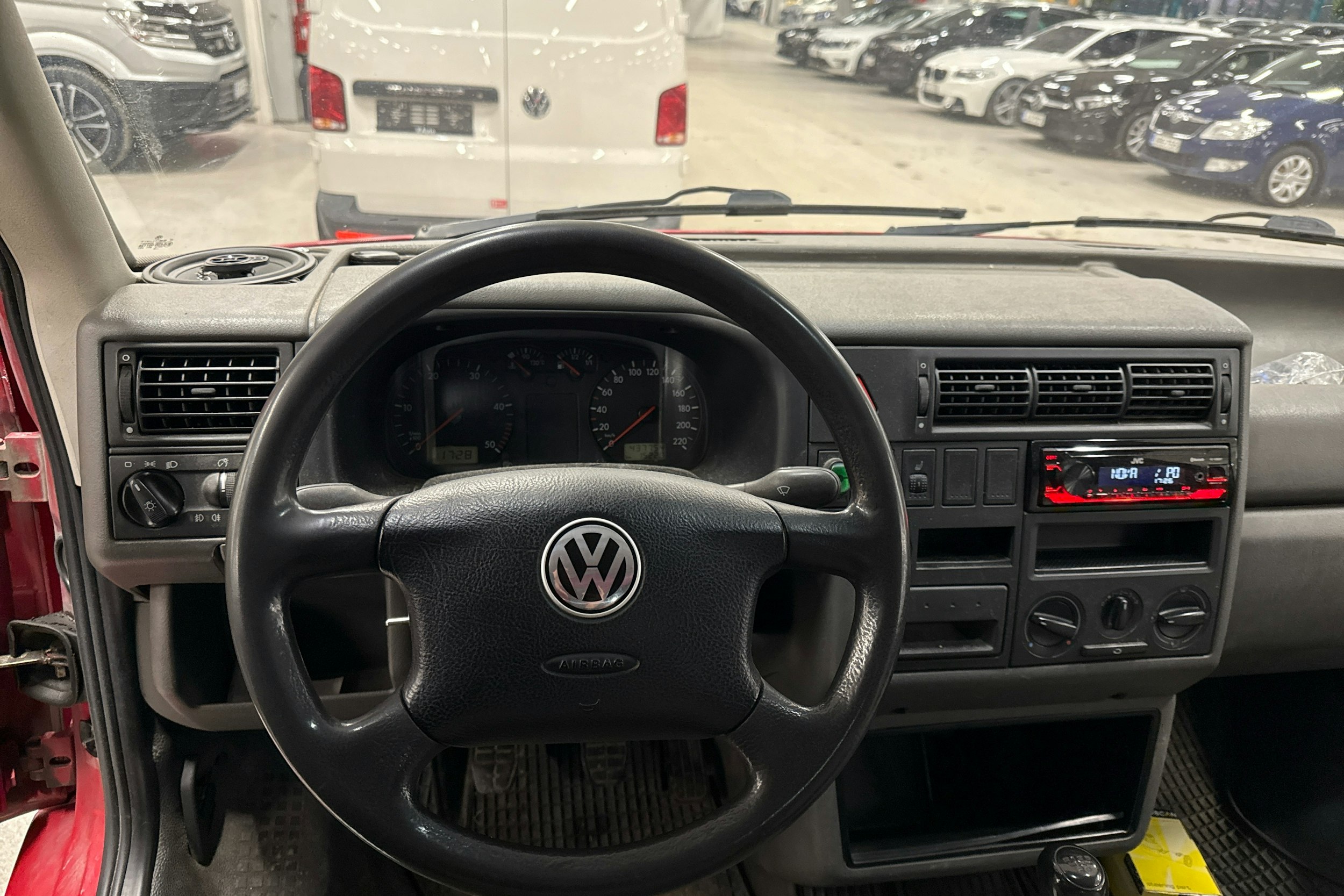 punainen Volkswagen Transporter 2000 kuva 7.