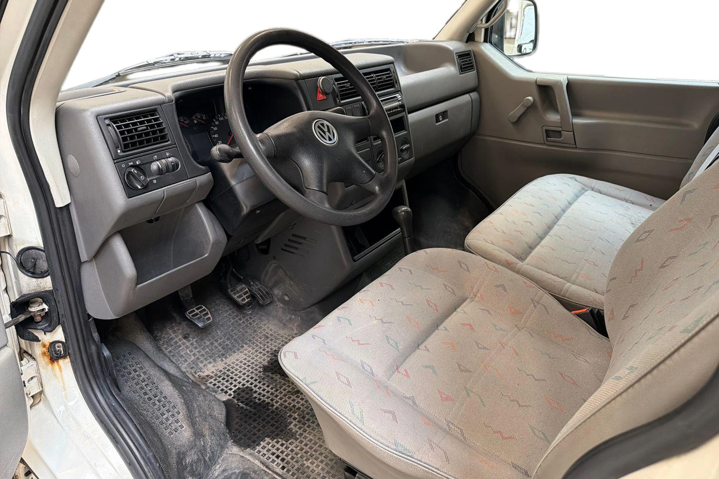 valkoinen Volkswagen Transporter 2001 kuva 6.