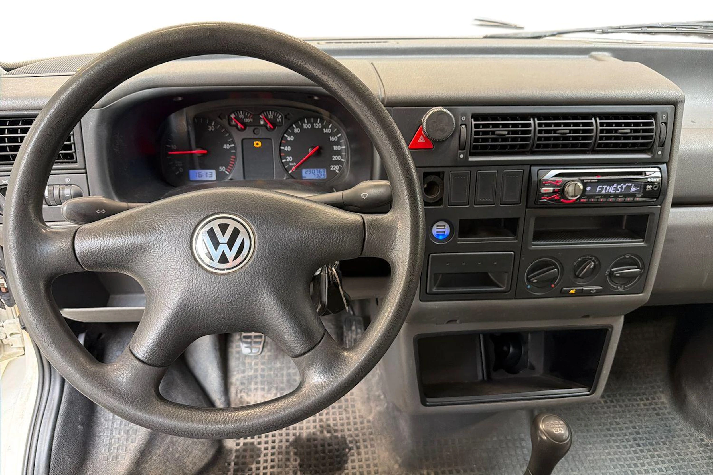 valkoinen Volkswagen Transporter 2001 kuva 7.