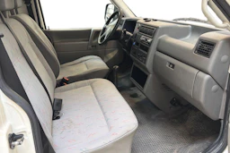 valkoinen Volkswagen Transporter 2001 kuva 8.