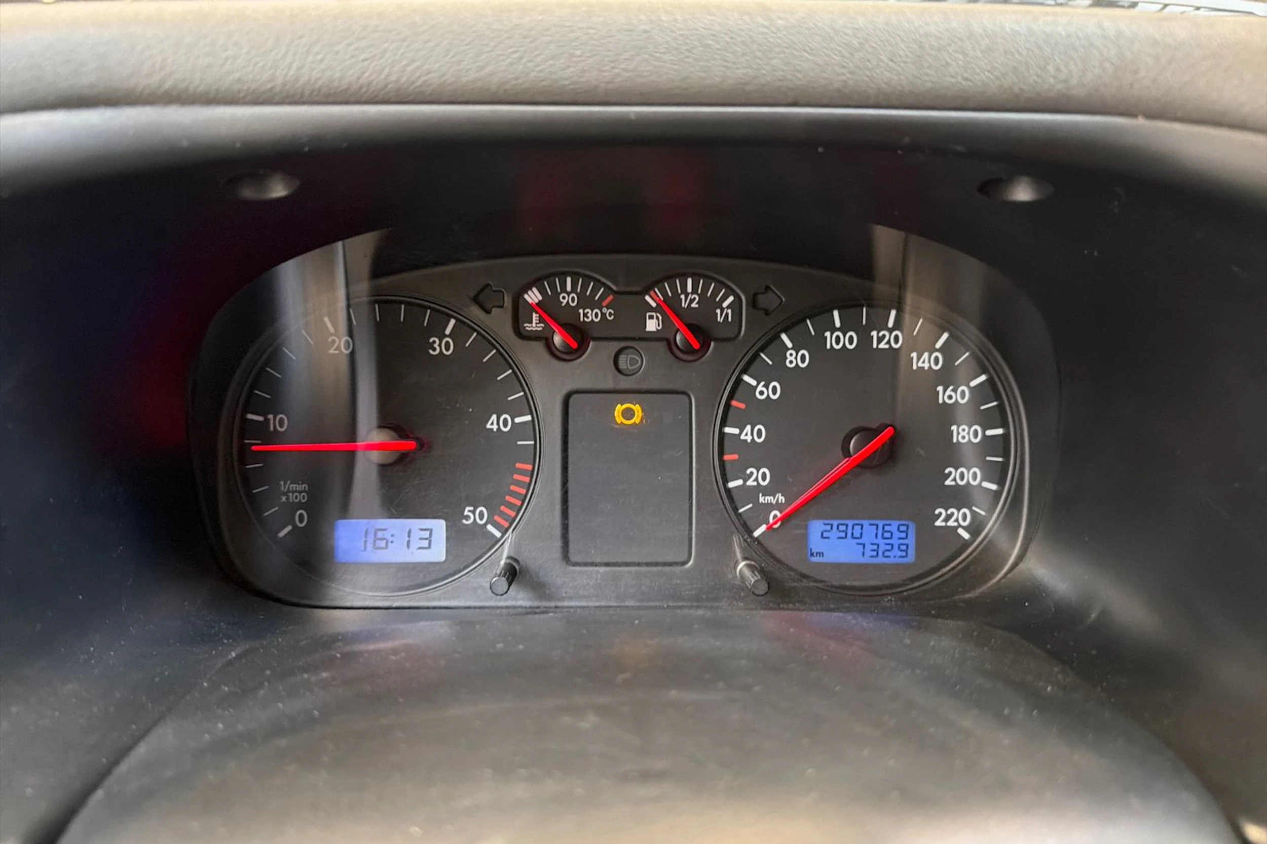 valkoinen Volkswagen Transporter 2001 kuva 11.