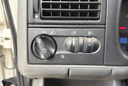 valkoinen Volkswagen Transporter 2001 kuva 15.