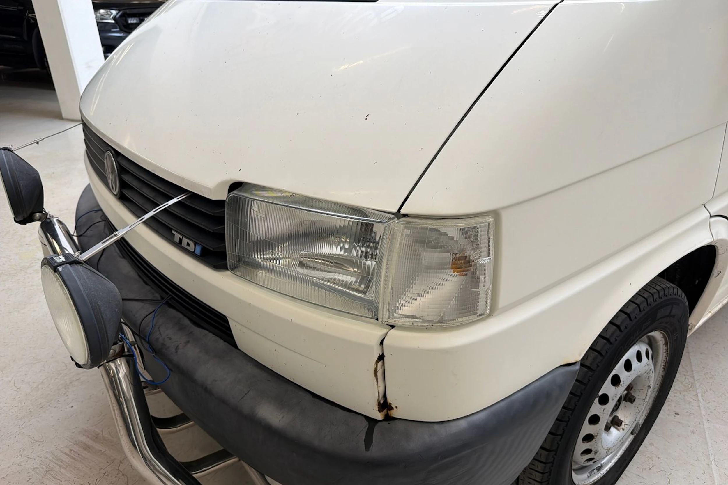 valkoinen Volkswagen Transporter 2001 kuva 33.