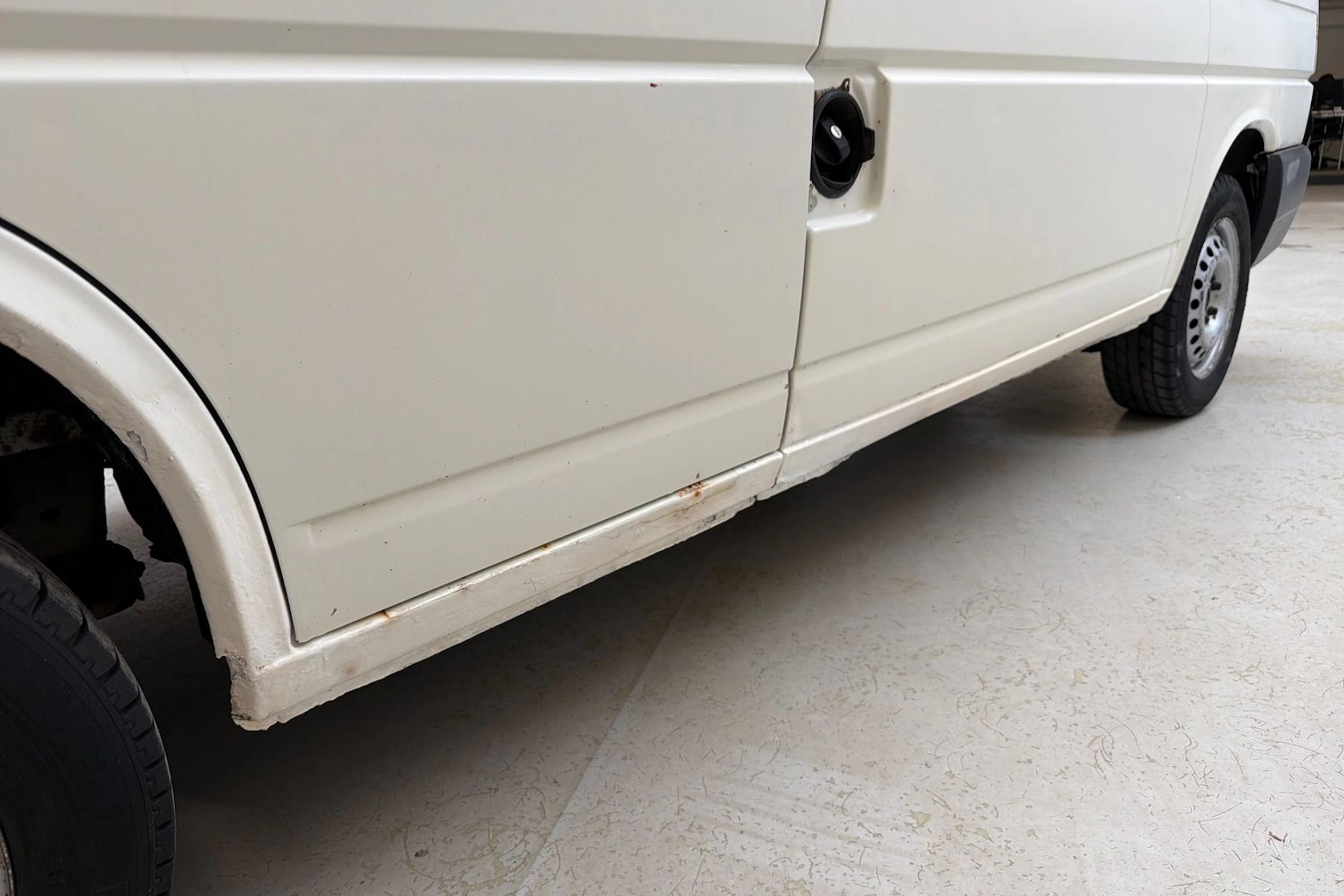 valkoinen Volkswagen Transporter 2001 kuva 34.