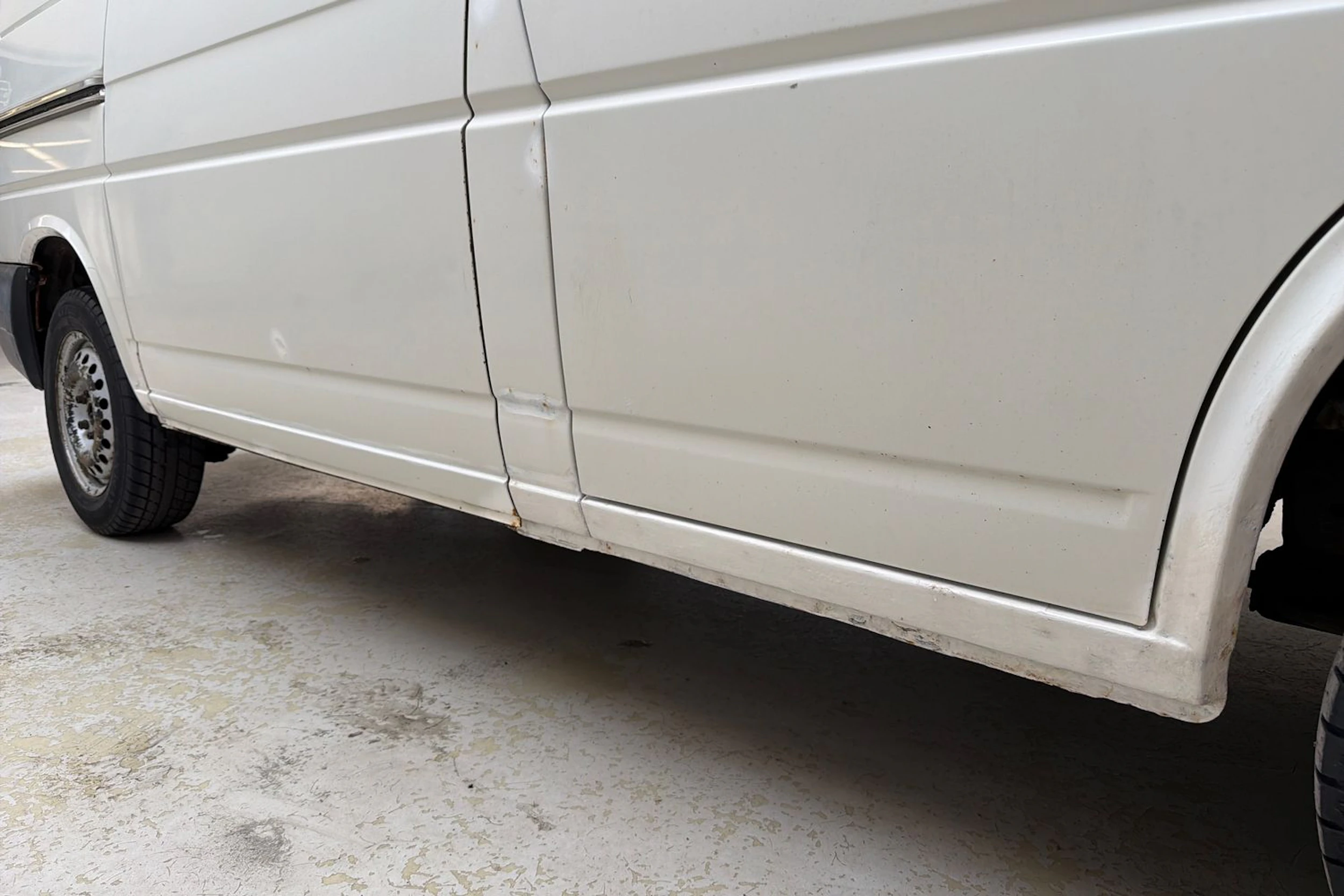 valkoinen Volkswagen Transporter 2001 kuva 40.