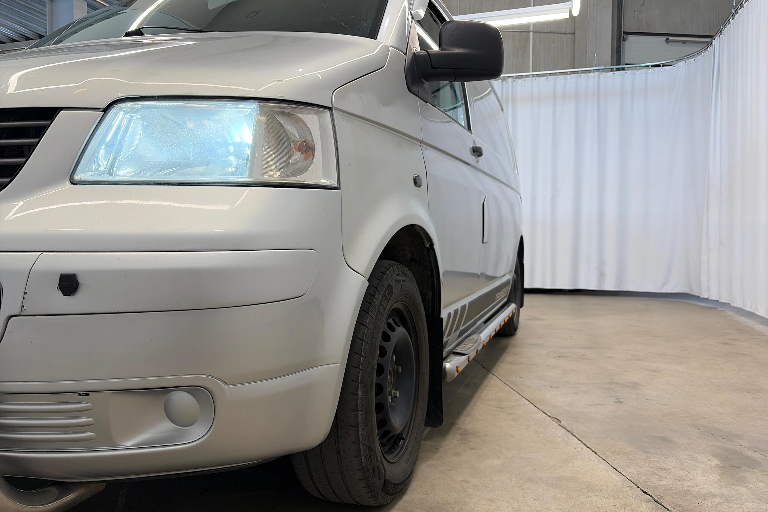 harmaa Volkswagen Transporter 2003 kuva 7.